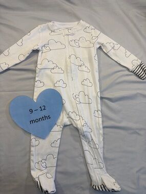 GAP LIKE NEW - convertible Baby White Onesie with cloud Design